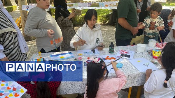 فرزندان ایران زمین در کنار آرامگاه حکیم‌ توس