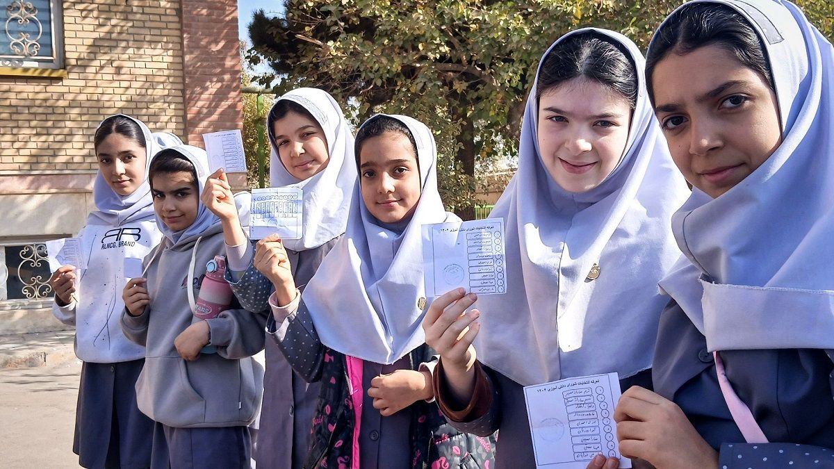 برگزاری انتخابات شورای دانش‌آموزی مدرسه دانش و هنر شهرستان نظرآباد