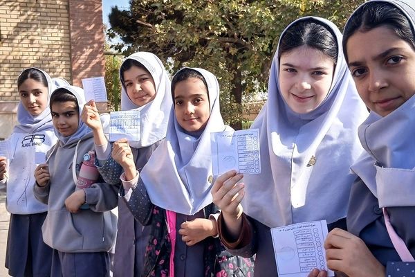 برگزاری انتخابات شورای دانش‌آموزی مدرسه دانش و هنر شهرستان نظرآباد