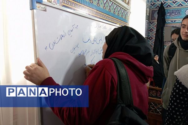 حضور دانش آموزان دبیرستان دخترانه دانش نیا در نمایشگاه صنایع دستی حوزه علمیه 