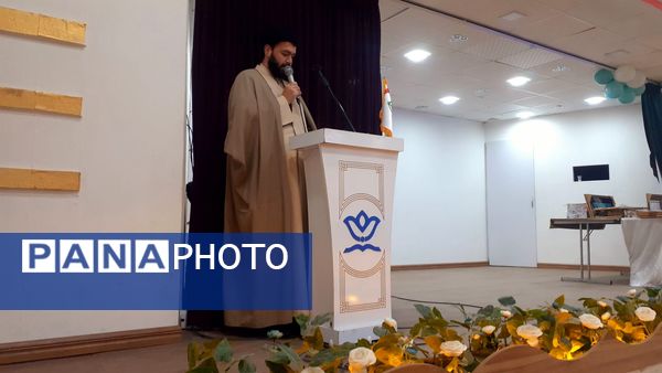 تجلیل از برگزیدگان مسابقات قرآن و عترت بسیج در خلیل آباد