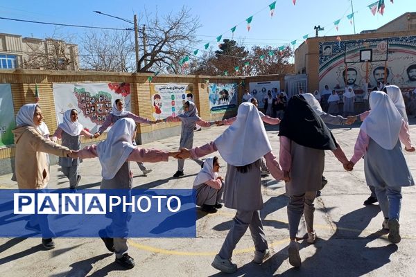 بازی‌های بومی محلی در دبستان دخترانه شاهد نرگس جاجرم