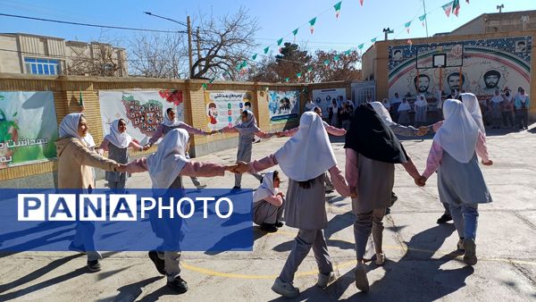 بازی‌های بومی محلی در دبستان دخترانه شاهد نرگس جاجرم