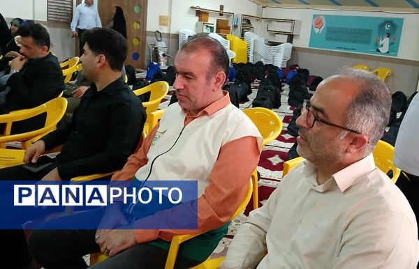 رزمایش اهدا لوازم التحریر به دانش‌آموزان نیازمند در محمودآباد