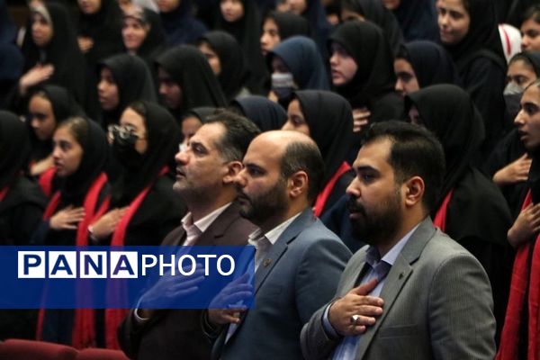 تقدیر از دانش‌آموزان برتر حوزه فرهنگی و هنری در آموزش و پرورش ناحیه یک شهرری