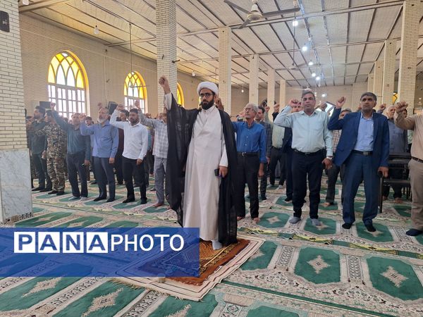 برپایی میز خدمت ادارات شهرستان حاجی آباد در نماز جمعه به‌مناسبت هفته دولت