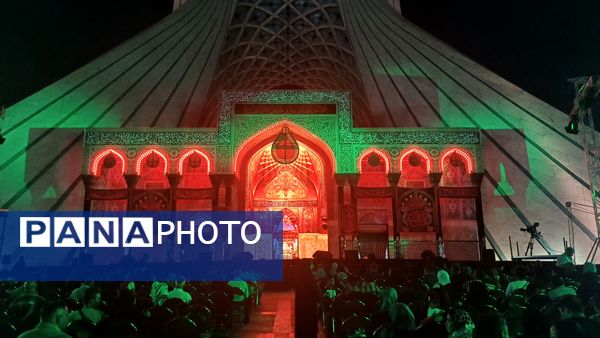 شکوه سوگ در میدان آزادی