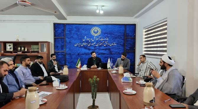 جلسه هم‌اندیشی رئیس سازمان دانش‌آموزی استان با مدیران مدرسه