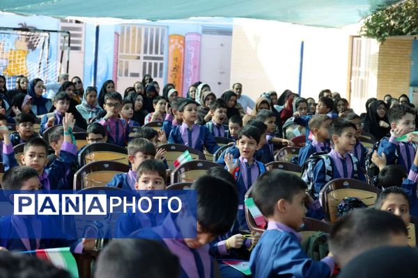 نواخته شدن زنگ شکوفه‌ها در دبستان محمد مهدی صالحی یزد