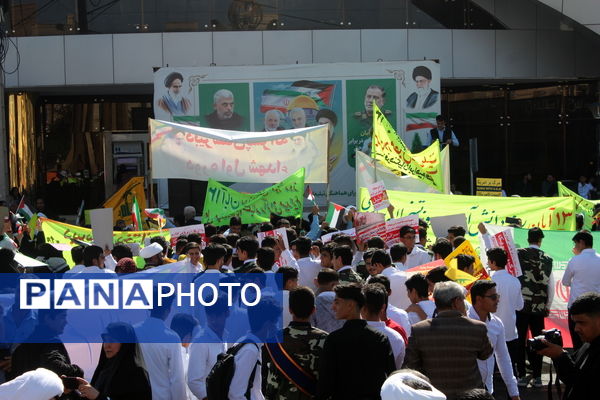 راهپیمایی روز دانش‌آموز در شهرستان بم