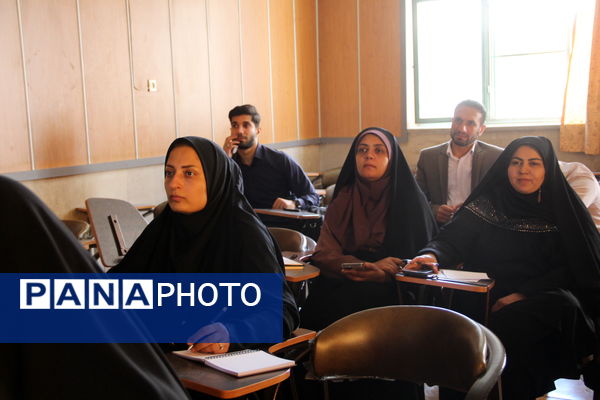 دوره توانمند سازی سرگروه های اجتماعات یادگیری 