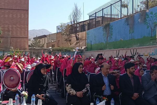 پروین اعتصامی، میزبان طرح سلامت دهان و دندان