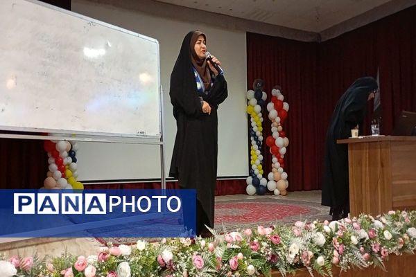 کلاس آموزشی خبرنگاری در کانون مهر تابان نیشابور