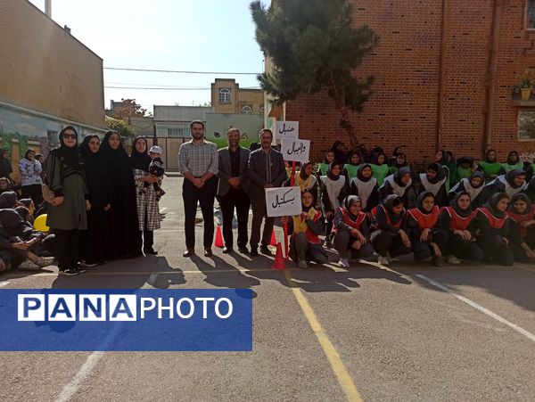 المپیاد ورزشی درون مدرسه ای در دبیرستان دخترانه ۱۳ آبان
