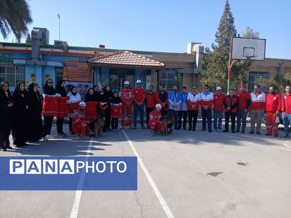 بیست‌وهفتمین مانور سراسری زلزله و ایمنی در مدرسه شهید دهقان ناحیه 2 یزد