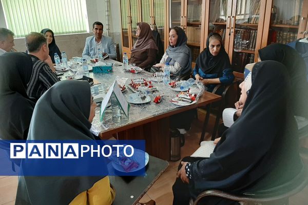 جلسه انجمن اولیا و هیات امنا در مدرسه پویش ناحیه ۳ شیراز