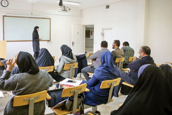 آموزش حقوق شهروندی در مدارس و دانشگاه‌ها باید جایگاه ثابتی داشته باشد