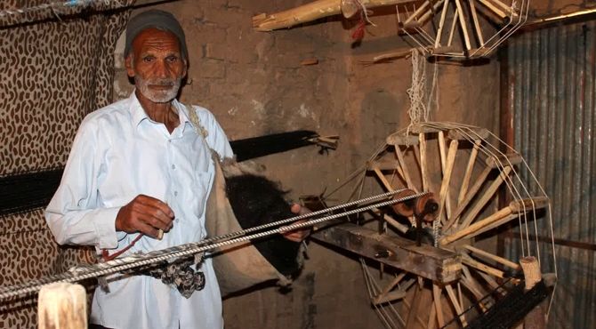 اهدای لوح شهر ملی موتابی به بفروئیه در روز جهانی صنایع‌دستی