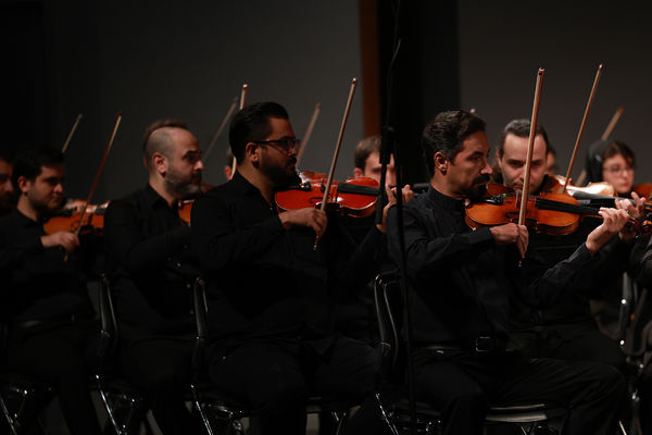 ارکستر سمفونیک تهران به رهبری «پانیذ فریوسفی»