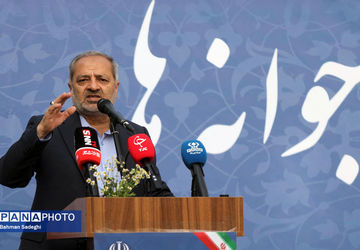 از ایران جانمان با تمام وجود در همه عرصهها دفاع کنیم/ دانشآموزان برای ارتقای توانمندیهای ایران تلاش کنند