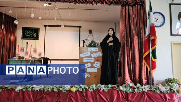 آیین گرامیداشت روز دانش‌آموز با حضور مسئولان منطقه ۱۳ در دبیرستان طلیعه شاهد