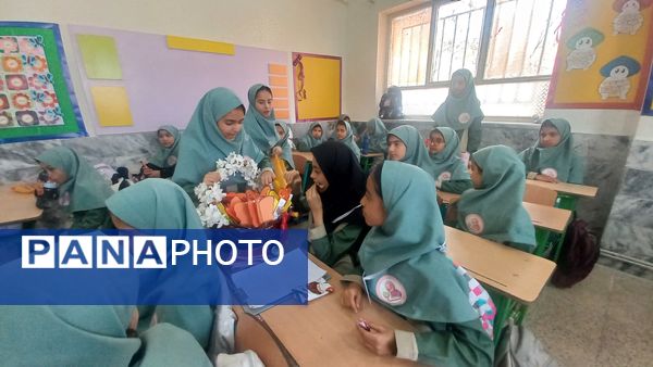 مراسم روز کتاب و کتابخوانی و افتتاح کتابخانه در دبستان شاهد تحقیقی ناحیه ۶