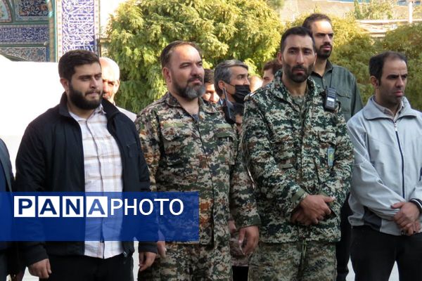 احترام به مقام شهدا با حضور فرماندهان و بسیجیان در گلزار بی‌بی سکینه(س) شهرستان ملارد