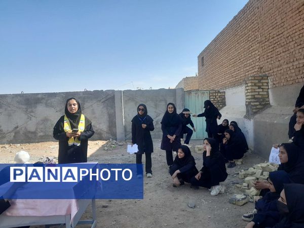 اجرای نمایش عروسکی به مناسبت هفته تربیت بدنی در دبیرستان مادرمهربان خلیل آباد