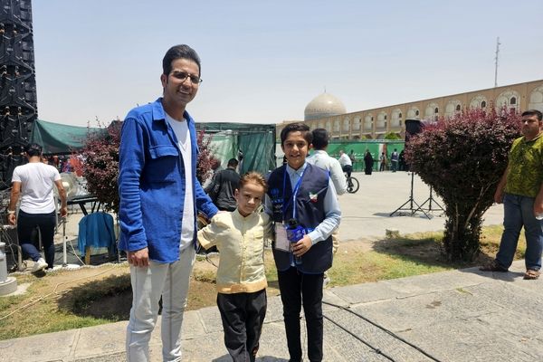 حماسه حضور در اصفهان
