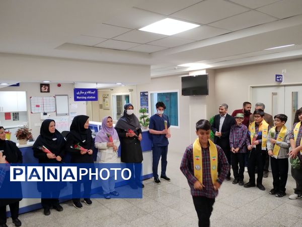 دانشآموزان پیشتاز همدانی، بهارِ میلاد حضرت زینب (س) را با تجلیل از پرستاران بیمارستان بعثت جشن گرفتند