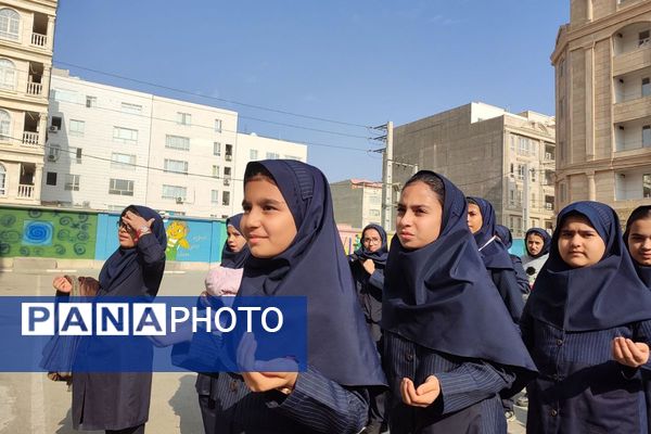 شور وشوق دانش‌آموزان در برنامه صبحگاهی مدرسه مریم بهارستان دو