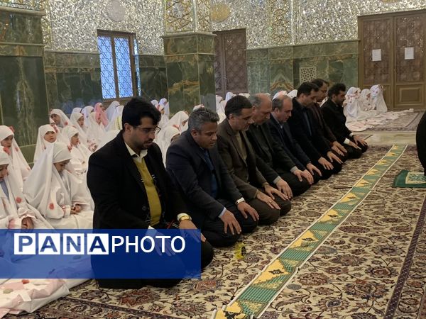 جشن تکلیف دانش آموزان دختر در حرم حضرت زینب (س)