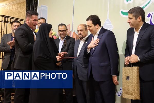 هفدهمین جشنواره مجمع خیرین مدرسه‌ساز شهریار در تالار شباهنگ شهریار برگزار شد 