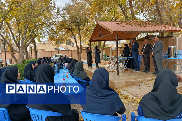 محفل صمیمی کارکنان اداری ناحیه ۴ شیراز به مناسبت روز زن