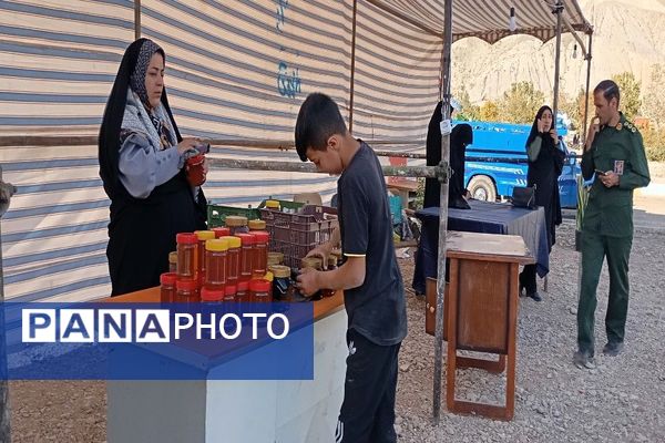 نمایشگاه محصولات بومی محلی و صنایع دستی در شهر بارنیشابور