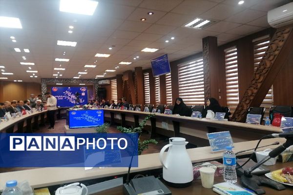 نشست مشترک اعضای کمیسیون آموزش و تحقیقات مجلس، مدیران آموزش و پررش استان خراسان رضوی و وزیر آموزش وپرورش در مشهد
