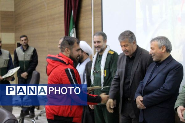 تجلیل از کارآفرینان ملکان در آیین هفته بسیج