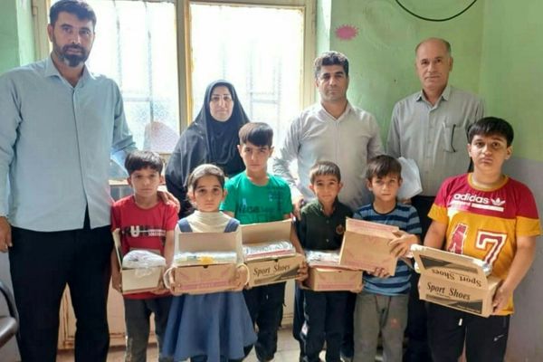 امید به مدارس عشایری؛لوازم‌التحریر و پوشاک میان دانش‌آموزان میانکوه شرقی توزیع شد