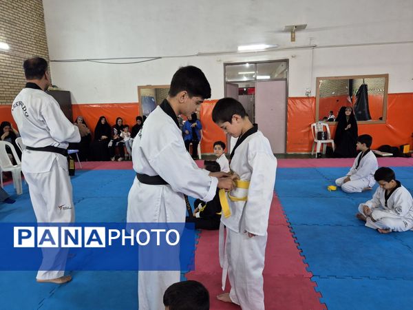 دانش اموزان تکواندوکار کاشمری پله اول ترقی را پیمودند