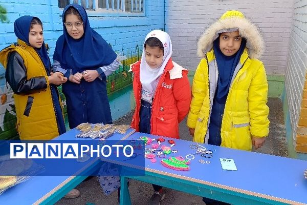 برپایی بازارچه درون مدرسه‌ای در دبستان ربابه هاشمیان یزدی شیروان