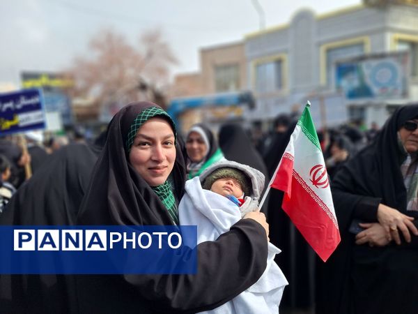 راهپیمایی ۲۲بهمن در شهرستان کاشمر با حضور پر رنگ مردم برگزار شد 