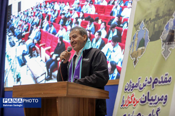 مراسم آموزش کاروان‌های عمره دانش‌آموزی به دانش‌آموزان عازم سرزمین وحی