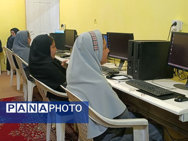 کلاس یادگیری کار با رایانه در کانون لقمان