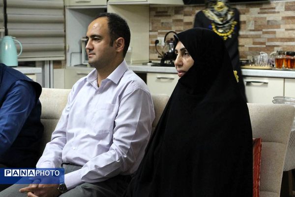 دیدار معاون پرورشی و فرهنگی وزیر آموزش و پرورش با خانواده معلم شهید عبدالله برزگر 