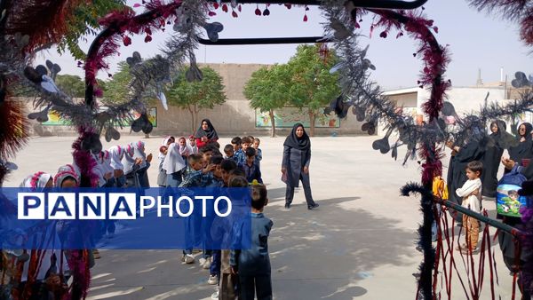  جشن‌ شکوفه‌ها‌ در‌ دبستان‌ شهید‌ دیالمه‌