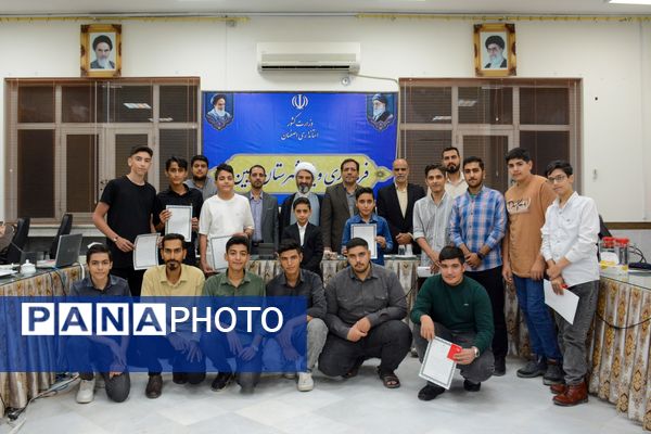 تجلیل از دانش‌آموز خبرنگاران پانا شهرستان نایین 