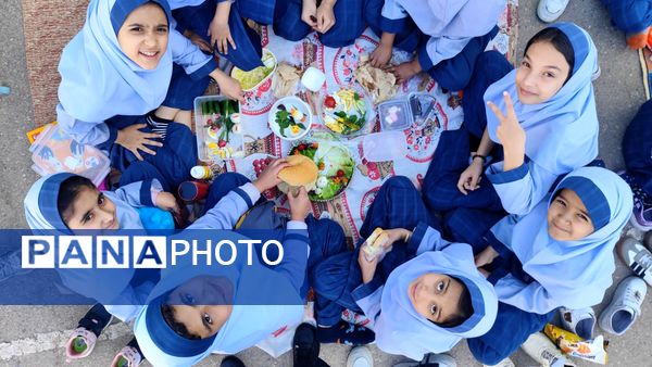 روز جهانی کودک و تخم مرغ در مدرسه شاهد خیر سجادی 