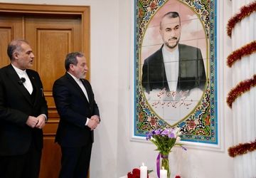 نماد یادبود شهید امیرعبداللهیان در مسکو رونمایی شد