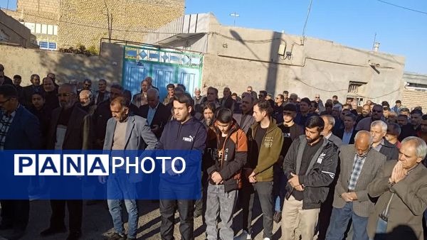 تشییع پیکر و خاکسپاری پدر شهید عجمی فدافن در گلزار شهدای روستای فدافن