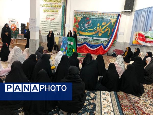 مراسم اعتکاف دانش آموزی در شهر راز